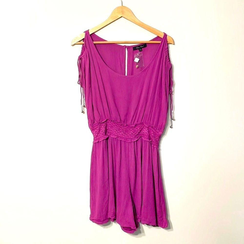 Honey Punch Cold Shoulder Romper Medium